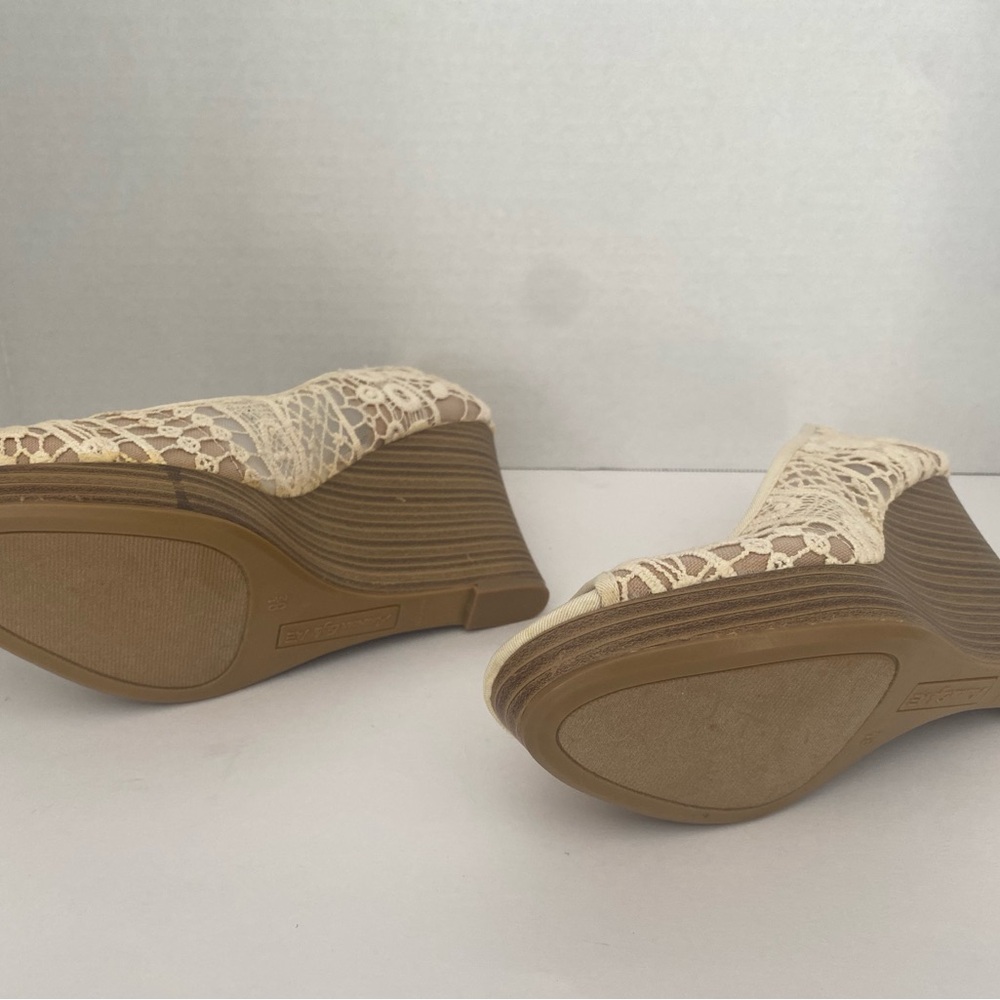 Women's Cream Lace Peep-Toe Wedge Heels - Picture 5 of 9